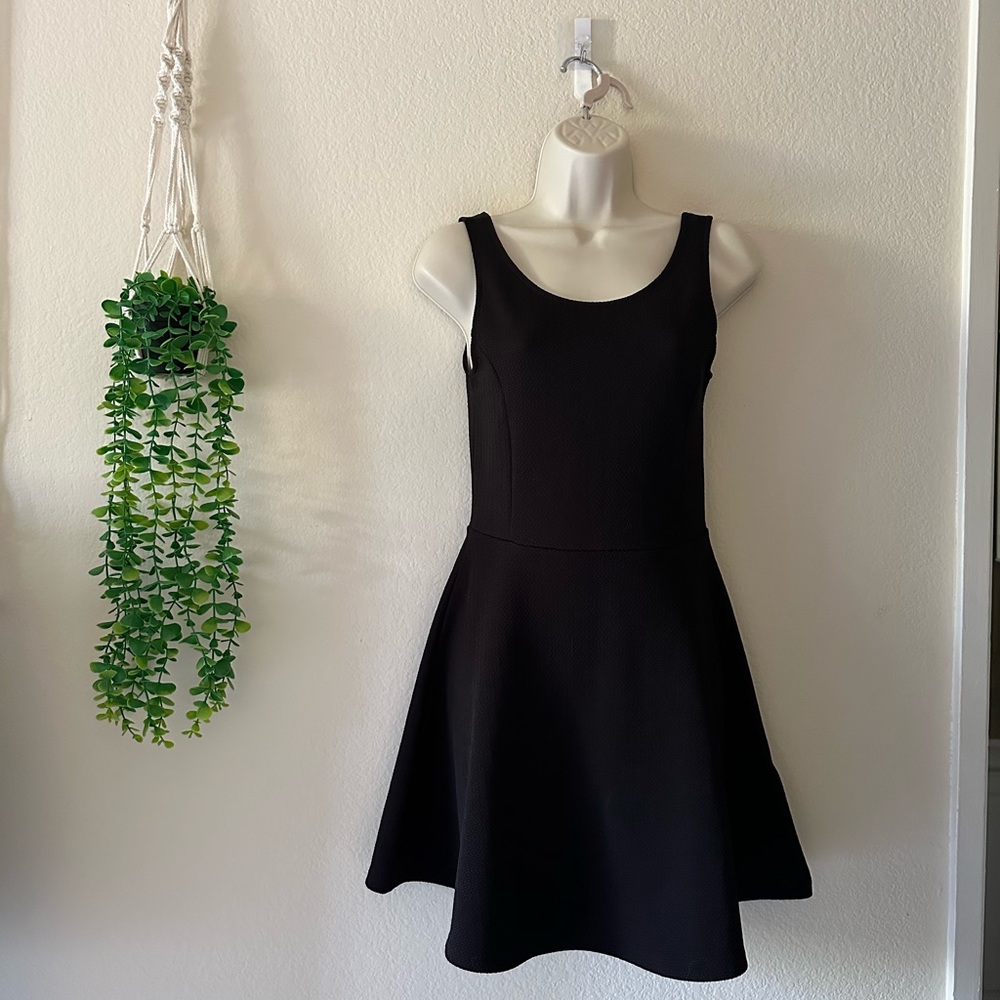 2/$20 - H&M Women’s Medium Black Skater Fit & Flare Dress